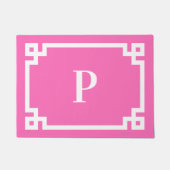 Hotroze en White Greek Key Border Monogram Deurmat (Voorkant)