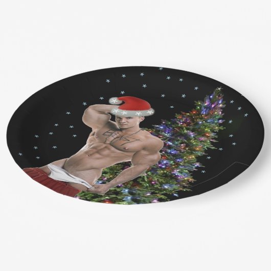 Hottest Hunk-kerstfeest in Buff Papieren Bordje (Gekanteld)