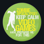 Hou Calm Zombie Apocalypse Funny Gaming Magnet<br><div class="desc">Funky en coole grunge halftone pop art magnet. Zombie apocalypse? Houd rustig videospelletjes en ik heb me hierop voorbereid. Het ziet ernaar uit dat jaren van gaming helemaal niet verloren zijn gegaan. Grappig cadeau voor gamers en geek.</div>