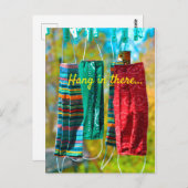 Hou daar vast... kovid 19 gezichtsmaskers hangen. briefkaart (Voorkant / Achterkant)