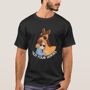 Hou je paarden vast, die haar paard omdraaien. t-shirt