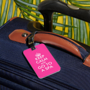 Hou je rustig en ga naar een spa grappige roze dam bagagelabel