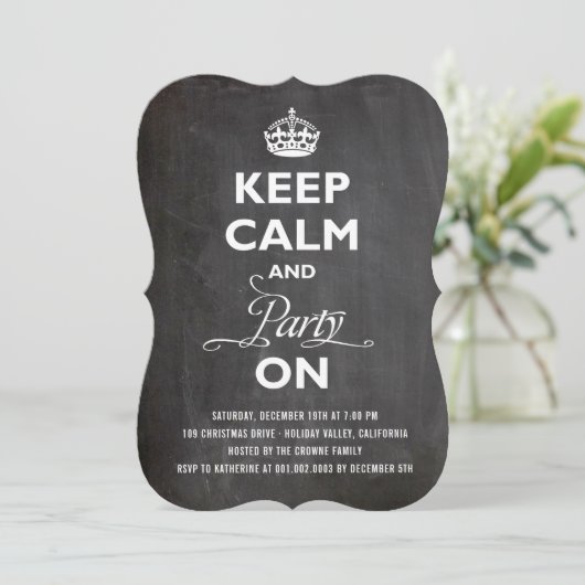 Hou kalm en feest op Chalkboard Funny Holiday Kaart (Staand voorkant)
