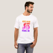 Hou kalm en pedaal op de fiets, grappig t-shirt (Voorkant volledig)