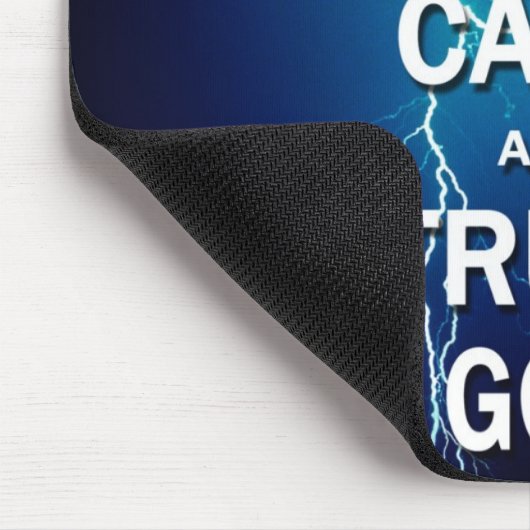 Hou kalm en vertrouw God Mousepad. Muismat (Hoek)