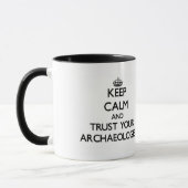 Hou kalm en vertrouw op je archeoloog mok (Links)
