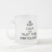 Hou kalm en vertrouw op je Embryoloog Matglas Koffiemok (Links)