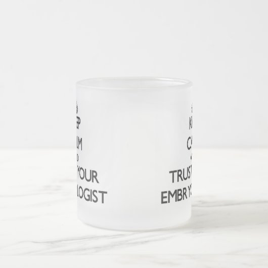 Hou kalm en vertrouw op je Embryoloog Matglas Koffiemok (Center)