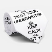 Hou kalm en vertrouw op je onderschrijver stropdas (Opgerold)