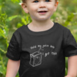 Hou mijn Juice Box vast.<br><div class="desc">Dit ontwerp kan op het gebied worden gepersonaliseerd dat door de foto en/of tekst te veranderen wordt verstrekt. Of het kan worden aangepast door te klikken deze Sjabloon personaliseert en dan de klik te kiezen om verdere optie aan te passen en de kleur van de achtergrond te schrappen of te...</div>