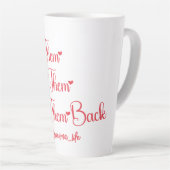 Hou van hen verwennen hen terug te geven oma grapp latte mok (Rechterhoek)