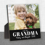 Hou van je Oma Foto Familie Modern Keepsake Fotoplaat<br><div class="desc">Gebruik een favoriete familiefoto om gemakkelijk een aandenken plaquette te creëer. Met drie regels tekst kunt u de speciale band op de foto uitdrukken. Deze professionele sjabloon zal creëer een sentimenteel geschenk voor elke moeder. Perfect formaat voor het plaatsen op een woonkamer mantel of een kantoor bureau. Overweeg dit voor...</div>