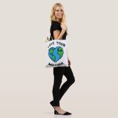 Hou van Moeder Aarde Hart Tote Bag (Op model)