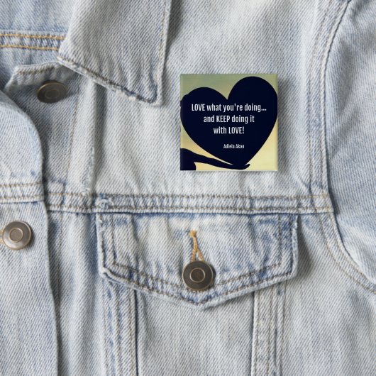 HOU VAN wat je doet Button - Adiela Akoo (In situ)