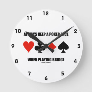 Houd altijd een pokergezicht wanneer het spelen va ronde klok
