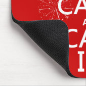 Houd Calm en roep IT (om het even welke kleur) Muismat (Hoek)