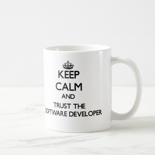 Houd Calm en vertrouw op de softwareontwikkelaar Koffiemok (Rechts)