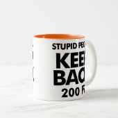 Houd de mok achter (Voorkant rechts)