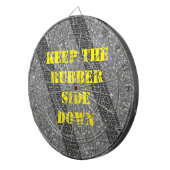 Houd de Rubberkant onderaan de bandensporen Dartbord (Voorkant Rechts)