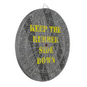 Houd de Rubberkant onderaan de bandensporen Dartbord (Voorkant Links)