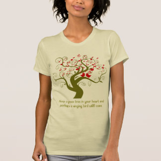 Houd een groene boom in uw hartrode vogels en opme t-shirt