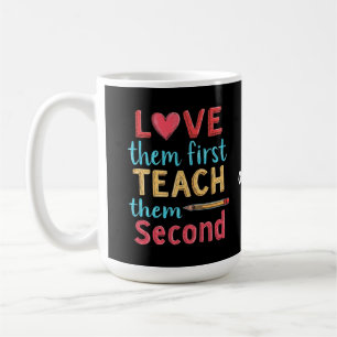 Houd eerst van hen, leer hen tweede inspirerende o koffiemok