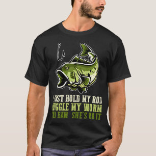 Houd hengel wiebel worm ze is eraan vissen vaardig t-shirt