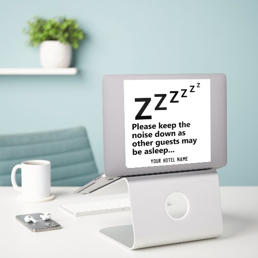 Houd het lawaai naar beneden. Gasten slapen Sticker (Laptop op bureau)