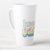 Houd het Retro Pride Typografie Design gemakkelijk Latte Mok (Linkerhoek)