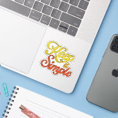 Houd Het Simpel Sticker (Geel) (Laptop met iPhone)