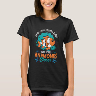 Houd je vrienden dichtbij en je anemoon nog dichte t-shirt