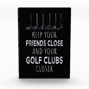 Houd je vrienden dichtbij en je golfclubs nog dich fotoblokken