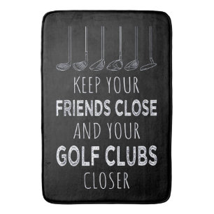 Houd je vrienden in de buurt en je golfclubs dicht badmat