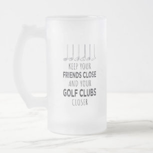Houd je vrienden in de buurt en je golfclubs dicht matglas bierpul