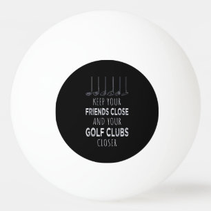 Houd je vrienden in de buurt en je golfclubs dicht pingpongbal