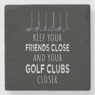 Houd je vrienden in de buurt en je golfclubs dicht stenen onderzetter