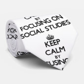 Houd kalm door zich op Sociale Studies te concentr Stropdas (Opgerold)