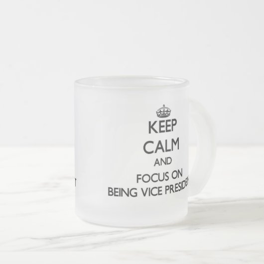 Houd kalm en concentreer zich op het zijn vice-Pre Matglas Koffiemok (Voorkant rechts)