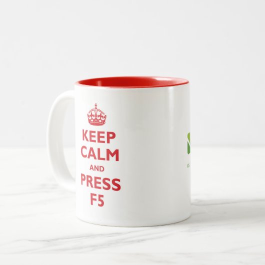 Houd kalm en druk op F5 Tweekleurige Koffiemok (Voorkant links)