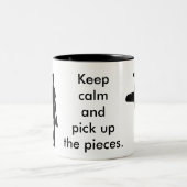 Houd kalm en haal de stukken op tweekleurige koffiemok (Center)