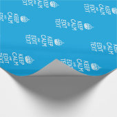 Houd kalm en heb Jouw tekst op Sky Blue Accent Cadeaupapier (Hoek)