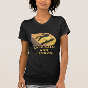 Houd kalm en klimt aan t-shirt