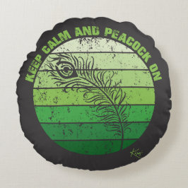 Houd kalm en pacock aan rond kussen