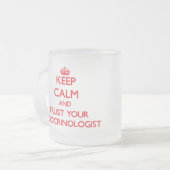 Houd kalm en vertrouw op uw endocrinoloog matglas koffiemok (Voorkant links)