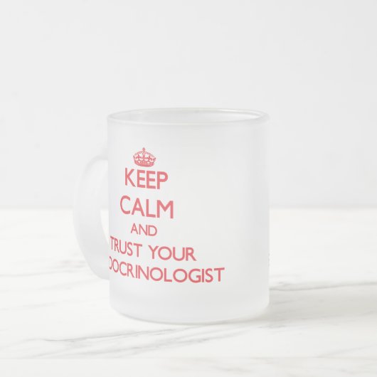 Houd kalm en vertrouw op uw endocrinoloog matglas koffiemok (Voorkant links)