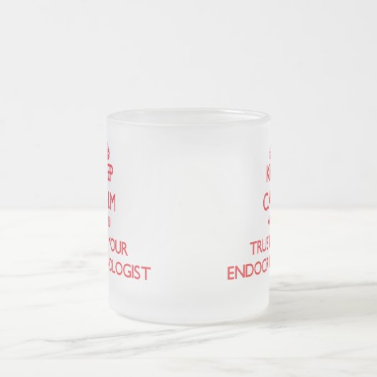 Houd kalm en vertrouw op uw endocrinoloog matglas koffiemok (Center)