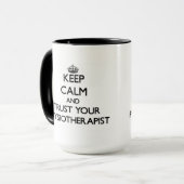 Houd kalm en vertrouw op uw fysioarapist mok (Voorkant links)