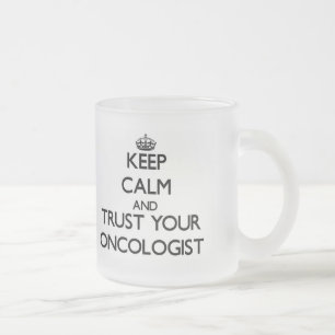 Houd kalm en vertrouw op uw oncoloog matglas koffiemok
