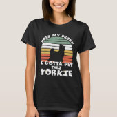 Houd mijn Drink vast Ik moet deze Yorkshire Terrie T-shirt (Voorkant)