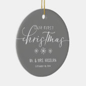 Houd onze eerste kerstfoto bij keramisch ornament (Rechts)